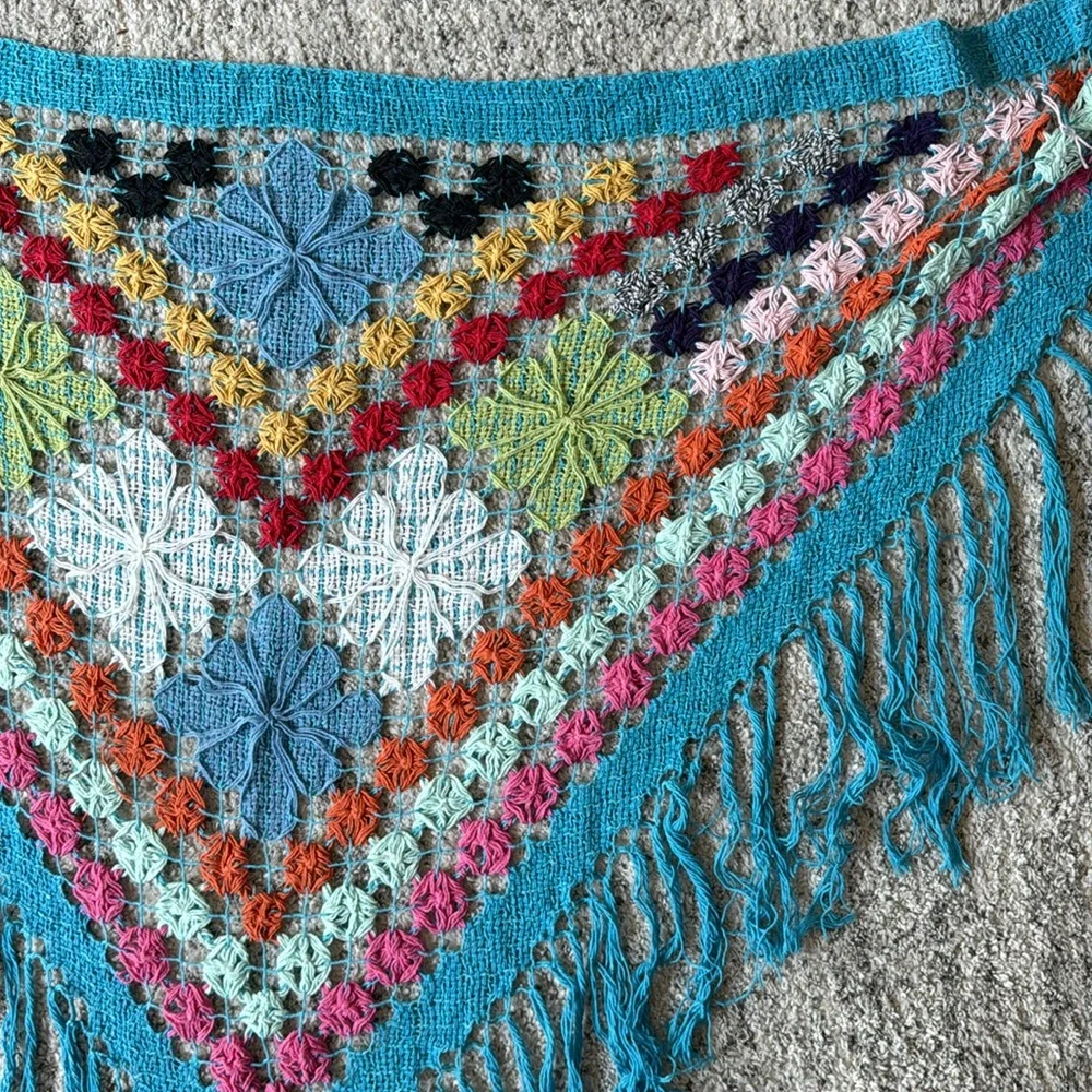 Crochet triangle scarf - Picture 4 of 4